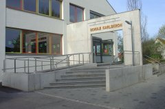 Schule Eingang Treppe